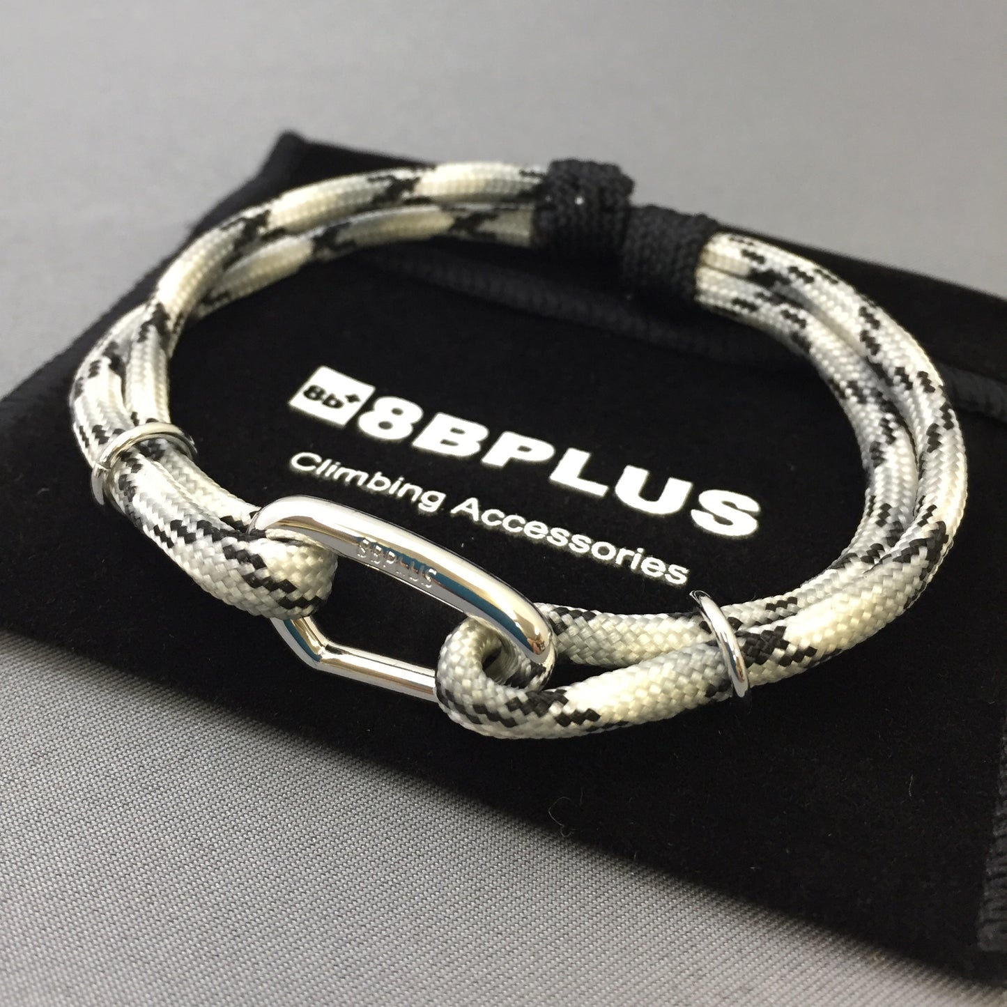 WRIST BANDS カラビナ