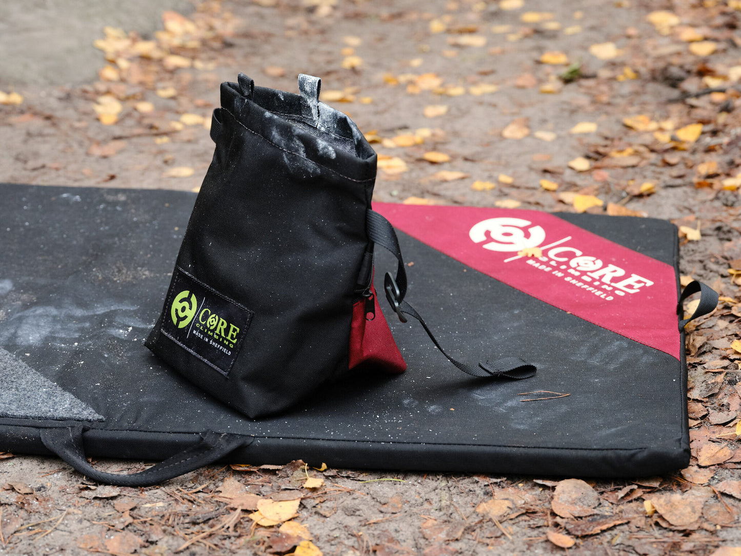 Boulder Bucket - black / burgundy